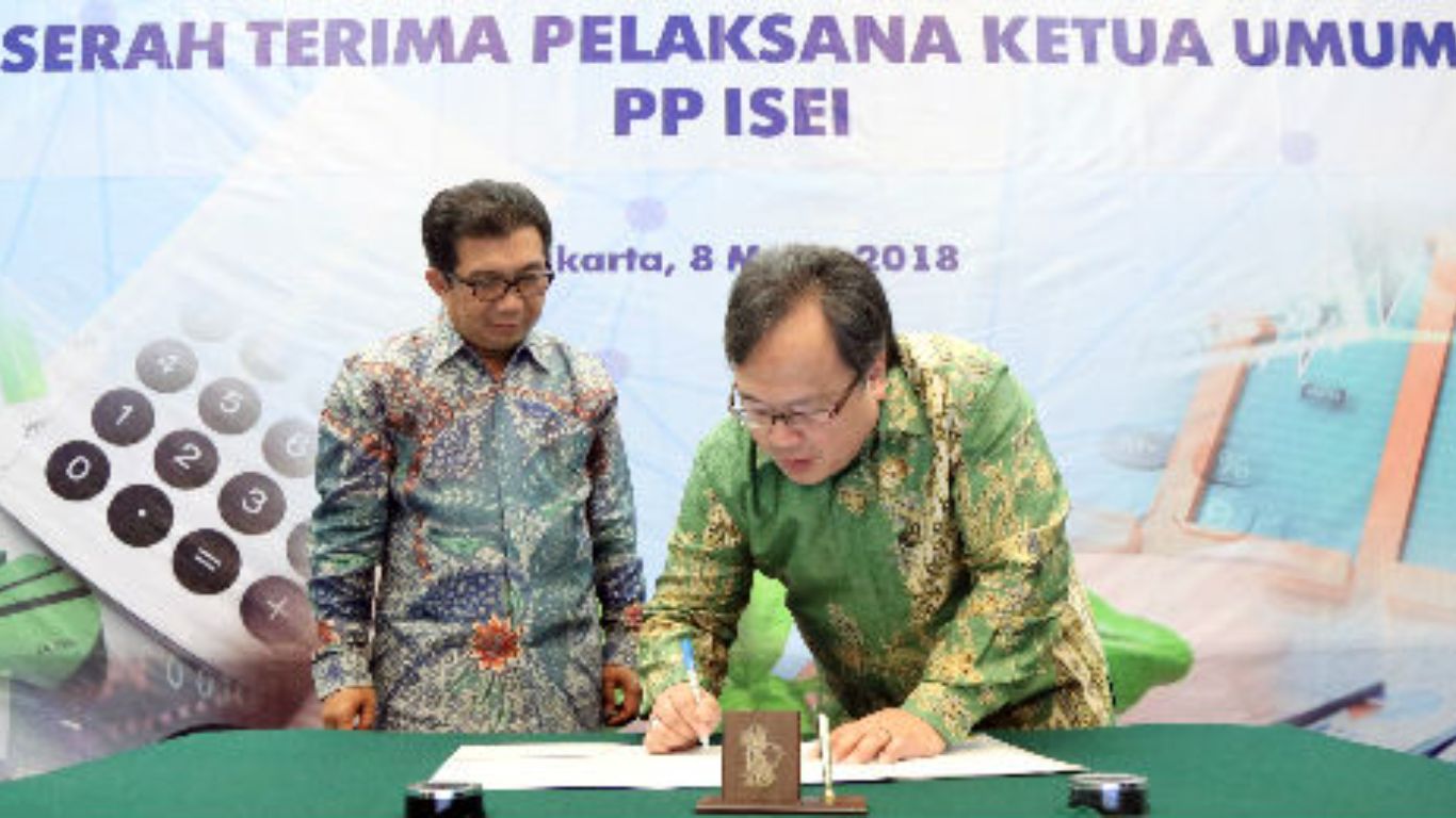 Menjabat Plt Ketua Umum, Menteri Bambang Dorong ISEI Beri Masukan kepada Pemerintah