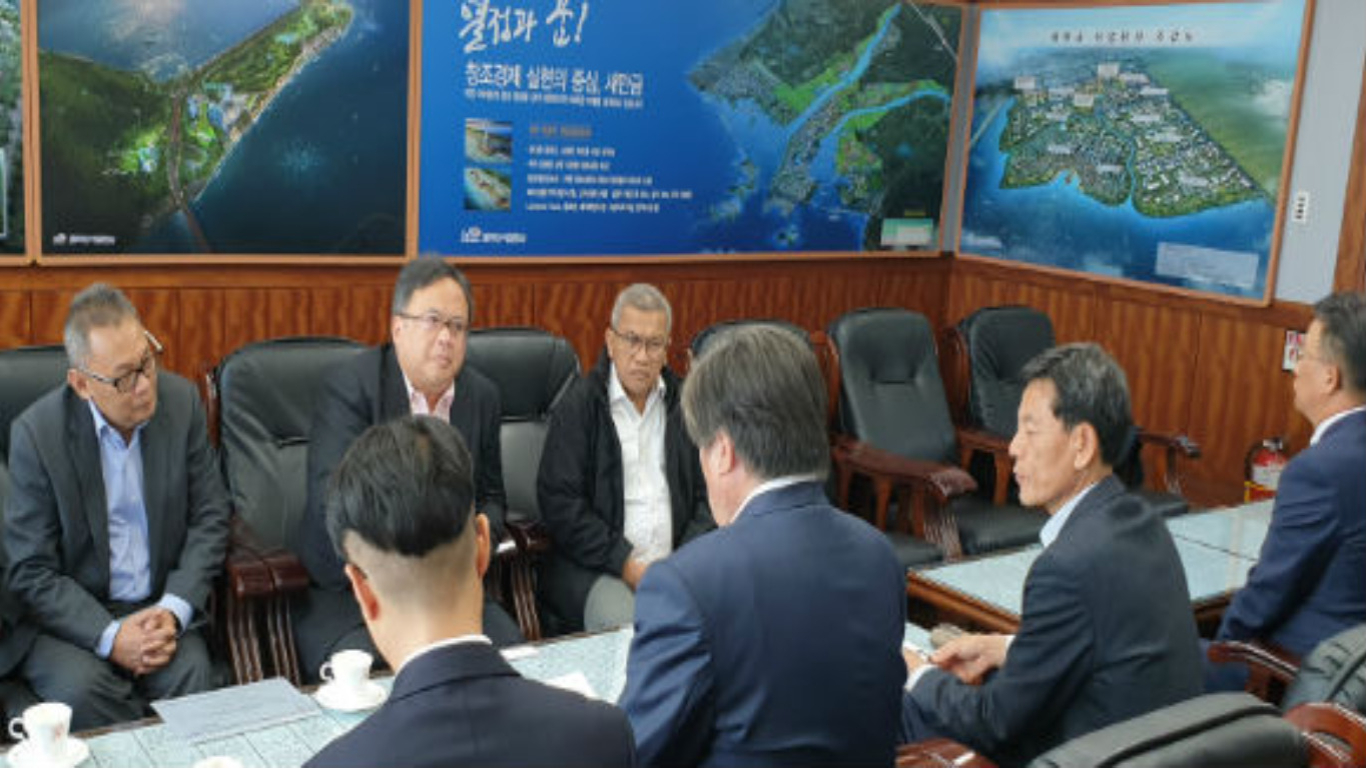 Tinjau Kisah Sukses Tanggul Laut di Korea Selatan, Menteri Bambang Kunjungi Saemangeum Seawall